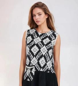 Robe midi en coton Ikat tissée à la main la plus vendue pour femmes, avec tissu respirant et artisanat de qualité, disponible à la vente - Product Image 4