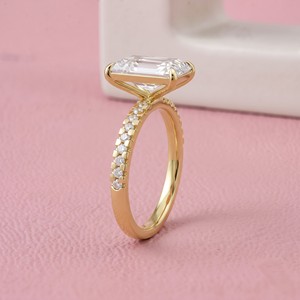 Anillo Solitario de Diamante Corte Radiante con Engaste de Águila y Tallo de Oro Macizo Pavé para Joyería Fina Nupcial de Diseñador - Product Image 2