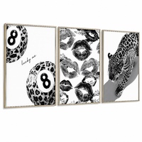Trilogie d'œuvres murales sophistiquées en alliage doré mat avec cadre léopard et motif boule 8, idéales pour les projets d'aménagement intérieur de designers européens.