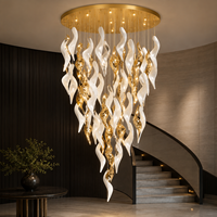 Lustre en verre conique personnalisé, grand luminaire suspendu artistique pour escalier, éclairage pour salon à plafond haut, LED or blanc