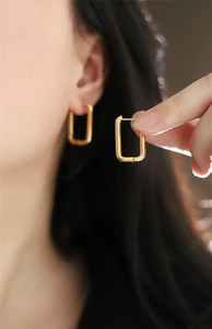 Joyería Minimalista de Moda, Aretes de Aro en Forma de U de Acero Inoxidable Chapados en Oro de 18K - Product Image 4