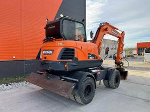 รถขุดล้อยางขนาดเล็กแบบใช้ล้อ6ตันเครื่องยนต์คัมมินส์ DX55W - Product Image 2