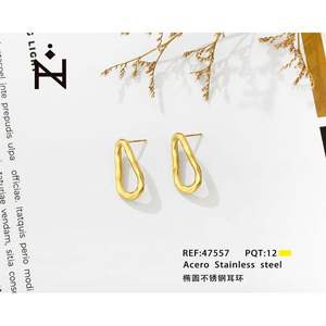 Orecchini a perno geometrici placcati oro K Light per donna, minimalisti, da indossare tutti i giorni - Product Image 3