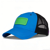Casquette en polyester imperméable à 5 panneaux avec logo personnalisé, bicolore, en maille, avec patchs en caoutchouc PVC pour hommes et femmes, idéale pour le sport et la course à pied.