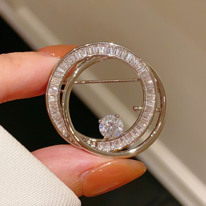 Broche en laiton et zircon à double anneau, style coréen, luxe léger et simple, sensation haut de gamme, pour costume professionnel, accessoire de fixation - Product Image 3