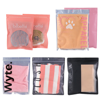 Pochette d'emballage de sac en plastique à fermeture éclair avec logo personnalisé pour vêtements Sac en PE imprimé héliogravure en PE-BD étanche à l'humidité Vêtements en Chine