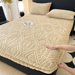 <span class=keywords><strong>Ensemble</strong></span> de couvre-<span class=keywords><strong>lit</strong></span> Jacquard tissé Jacquard en velours chaud taffle <span class=keywords><strong>Ensemble</strong></span> de couvre-<span class=keywords><strong>matelas</strong></span> de style américain Drap-housse 3 pièces pour l'hiver - Product Image 6