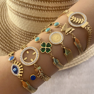 Set di Braccialetti Vintage in Acciaio Inossidabile Placcato Oro Antiossidante con Farfalle, Occhi del Malocchio e Fiori per Bambini - Product Image 1