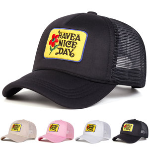 Casquette Trucker Rétro 5 Panneaux en Mousse et Maille avec Patch Floral Tissé 'Have a Nice Day' pour Streetwear 2026, Logo Personnalisé OEM ODM, Faible MOQ, Échantillonnage Rapide - Product Image 1
