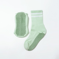 Chaussettes de Pilates côtelées personnalisées avec logo OEM, antidérapantes en coton, pour femmes, idéales pour le yoga et l'entraînement en studio (vente en gros)