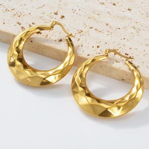 Aros Hipoalergénicos de Moda en Acero Inoxidable 316L con Baño de Oro PVD de 18K, Forma Personalizada, Unisex - Product Image 1
