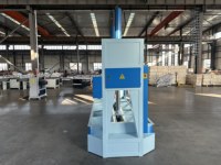 Presse à froid de qualité industrielle pour l'application de revêtement de porte