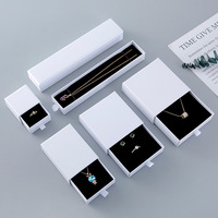 Boîte cadeau écologique personnalisée avec logo pour bijoux, emballage tiroir coulissant en papier avec mousse noire pour emballage de bijoux