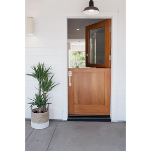 Porte d'entrée en bois massif de style ferme Qifan avec panneau en verre et quincaillerie noire, porte extérieure battante, surface finie - Product Image 3