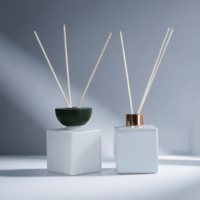 Bouteilles diffuseurs de parfum carrées en verre transparent noir avec couvercle en bois, logo personnalisé, conteneur diffuseur d'arômes de luxe vide, vente en gros OEM