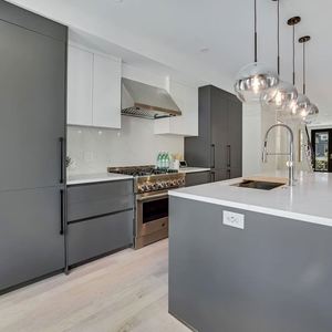 Juego de Muebles de Cocina Modulares de Madera con Acabado UV y Cierre Suave, Estilo Europeo Moderno, Listos para Armar, para Uso en Apartamentos y Centros Comerciales - Product Image 1