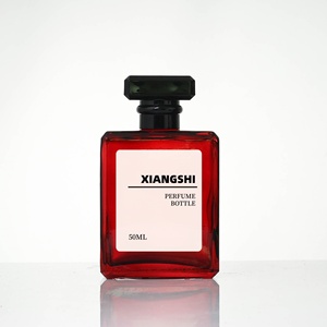 Botella de <span class=keywords><strong>Perfume</strong></span> de vidrio cuadrada plana de lujo de 100ml para <span class=keywords><strong>mujer</strong></span> personalizada negro rojo elegante con superficie de serigrafía - Product Image 1