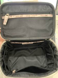 Elegant Crocodile Skin Cosmetic <b>Case</b> Large capacity Zipper Closure Portable <b>Makeup</b> Bag with Soft Handle - Product Image 5