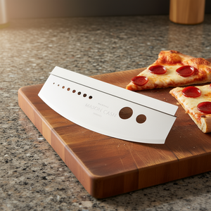 Cortador de Pizza Mason Cash 1 con Cubierta Protectora para Almacenamiento y Uso Seguros - Product Image 3