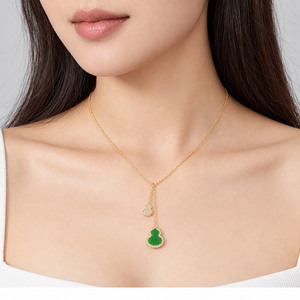 Collier pendentif gourde en émail vert, acier inoxydable, zircon, plaqué or 14K sous vide, chaîne réglable 39+6 cm - Product Image 5