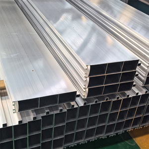 Profils d'extrusion en aluminium personnalisés Chengdaca, série d'alliages 6063/6061/6000, composants de portes pliantes industrielles - Product Image 1