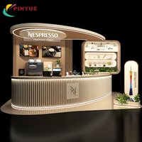 Maßgefertigter Kommerzieller Kaffee-Kiosk für Einkaufszentren, Gebogener Gerillter LED-Bartresen mit Vitrine, Inselmöbel-Design