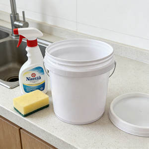 Secchio per Bevande in Plastica Riciclabile per Alimenti, Trasparente con Manico, Capacità 1L e 2.5L, Include Coperchio - Product Image 5