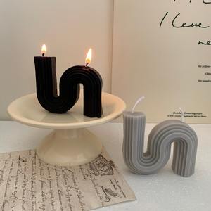 Décoration d'intérieur en gros, bougies parfumées originales personnalisées, bougies blanches en forme de pilier, bougies esthétiques colorées avec un design unique - Product Image 1