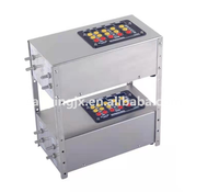 Convoyeur quantitatif automatique de bureau Machine de remplissage de bouteille en verre à quatre têtes pour eau liquide boisson