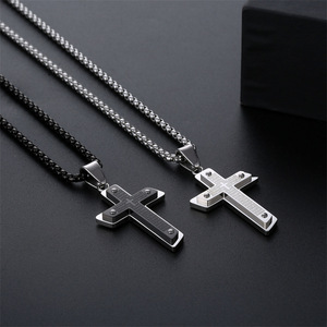 Collares <span class=keywords><strong>de</strong></span> Joyería Fina <span class=keywords><strong>de</strong></span> Moda para Hombre con Colgantes <span class=keywords><strong>de</strong></span> Acero Inoxidable PVD con Versículo Bíblico <span class=keywords><strong>de</strong></span> la Oración del Padre Nuestro y Cruz Religiosa - Product Image 3