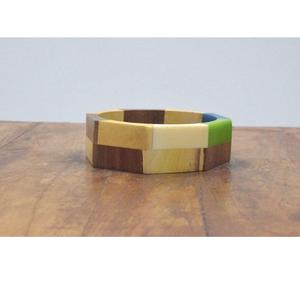 Conjunto de Brazaletes Elegantes de Resina y Madera, Joyería Hecha a Mano con Diseño Único, con Madera Natural y Resina para una Moda Moderna - Product Image 5