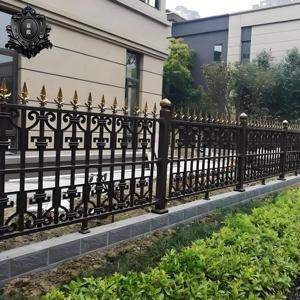 Rampe d'<span class=keywords><strong>escalier</strong></span> en alliage d'aluminium robuste et durable, revêtement <span class=keywords><strong>PVC</strong></span>, design contemporain, <span class=keywords><strong>garde</strong></span>-<span class=keywords><strong>corps</strong></span> exclusif pour villas extérieures - Product Image 6