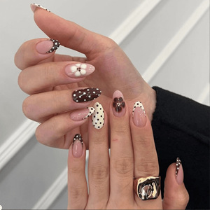 <span class=keywords><strong>Uñas</strong></span> Postizas <span class=keywords><strong>de</strong></span> Almendra Color Nude con Puntos Marrones, Punta Francesa y Detalles Florales Pintados a Mano <span class=keywords><strong>para</strong></span> un Estilo Minimalista Otoñal - Product Image 1