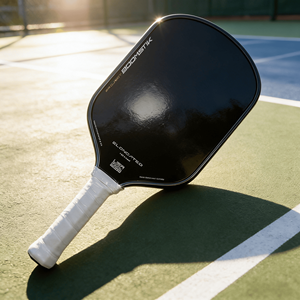 Raquette <span class=keywords><strong>de</strong></span> pickleball Custom Pro IV TFP Foam Core Gen 4 en fibre <span class=keywords><strong>de</strong></span> carbone, épaisseur 16 mm, thermoformée en une seule pièce, vente en gros - Product Image 1