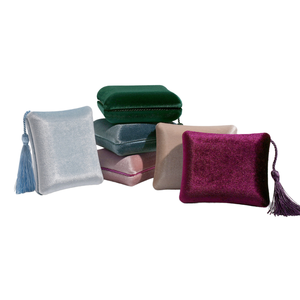 Boîte à bijoux en velours flanelle personnalisée avec pompon, multicolore, pour bagues et bracelets, idéale pour la vente en gros transfrontalière - Product Image 1