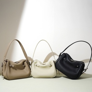 Sacs à main en cuir véritable de luxe, sacs d'été <span class=keywords><strong>tendance</strong></span> en cuir de vache, sacs à bandoulière <span class=keywords><strong>vert</strong></span> beige noir à la mode pour femmes - Product Image 2