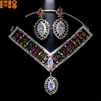Ensemble collier ras-du-cou et boucles d'oreilles perlés et ornés de strass faits main, extensibles, pour costumes de carnaval