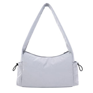 กระเป๋าสะพายข้างผู้หญิง SENDA ดีไซน์เรียบหรูทันสมัย มีหลายช่องใส่ของ ผลิตจากผ้ารีไซเคิล REPT พร้อมซิป ผ้าแคนวาส และดีเทลโบว์ เหมาะสำหรับใช้ในชีวิตประจำวัน - Product Image 3