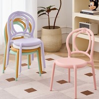 Chaise empilable pour enfants au design élégant pour manger Chaise en plastique pour enfants de couleur unique Chaise de salle à manger pour enfants de fête