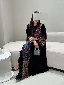 Abaya Musulmana di Lusso Personalizzata in <span class=keywords><strong>Velluto</strong></span> <span class=keywords><strong>Bordeaux</strong></span> per Donne 2025 Dubai, Ricamo Etnico Colorato con Hijab Abbinato, Abito Modesto - Product Image 5