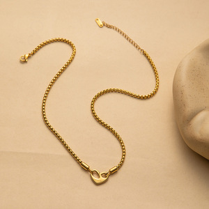Collana in Acciaio al Titanio Placcato Oro 18K con Design a Cuore Traforato e Lettera Incisa 'I Am Worthy', Stile Hip Hop, Antiossidante - Product Image 4