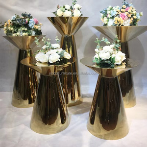 Sự kiện đám cưới bên trang trí bánh bảng với mặt dây chuyền pha lê - Product Image 5