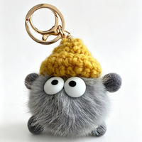 Porte-clés décoratif à dégagement rapide, motif monstre amusant style anime, avec pompon en fausse fourrure et breloque de sac motif Soot Sprite, en forme de chapeau crocheté à la main