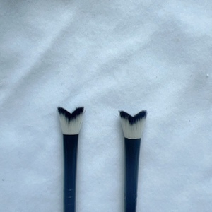 Spazzola ecologica super morbida in legno a doppia punta per ciglia, eyeliner e ombretto - Product Image 2