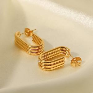 Pendientes de Aro en Forma de U, Triple Rectángulo, Multicapa, de Acero Inoxidable con Textura Moderna, Chapados en Oro de 18K, Resistentes al Agua - Product Image 1
