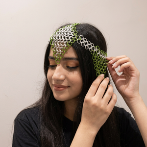 Coiffe en maille anodisée : Couronne médiévale argentée, Accessoire de cosplay, Couronne de festival Renaissance - Product Image 1
