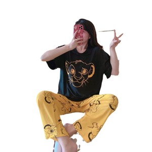 Pigiama Estivo da <span class=keywords><strong>Donna</strong></span>: Top a Maniche Corte e Pantaloni Lunghi in Poliestere Traspirante Effetto Seta Latte, Fantasia Cartone Animato, Vestibilità Comoda - Product Image 5