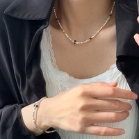 Collar de Plata con Diseño Irregular de Corazón Cuadrado Negro, Serie Plata Rota, Diseño Exclusivo para Moda y Accesorios