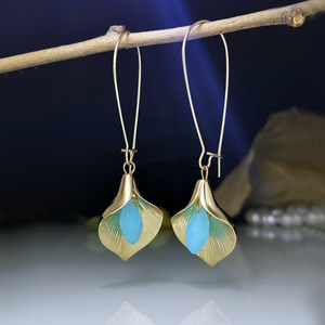 Orecchini Pendenti Boho a Forma di Petalo di Orchidea con Dettagli in Cristallo, Design Vintage, Accessori di Moda per Donne - Product Image 3