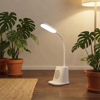 Lampe de bureau LED moderne et innovante à batterie lithium rechargeable avec alimentation CC, réglage de la luminosité, porte-stylo et logo personnalisé